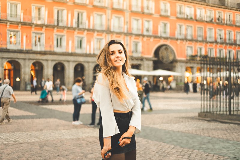 Madrid: Professional photoshoot at Plaza Mayor (VIP)