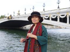 Paris: Professional photoshoot at Alexander III bridge (Premium Express)