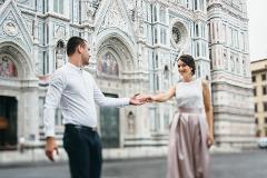 Firenze: Professional photoshoot outside the Duomo (Premium)