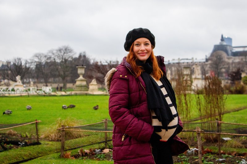 Paris: Professional photoshoot at Jardin des Tuileries (Premium)