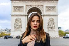 Paris: Professional photoshoot at Arc de Triomphe (Premium Express)