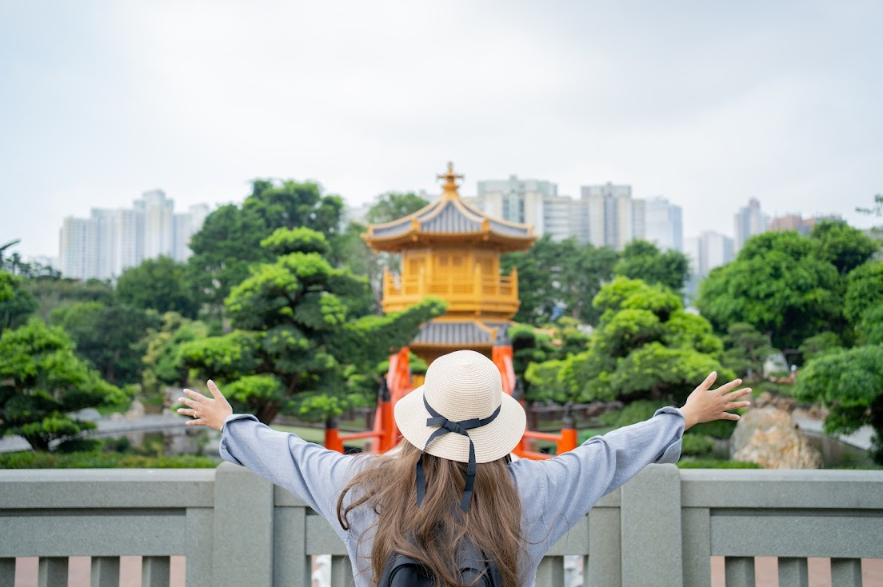 Hong Kong: Your Own Private Photoshoot at Nan Lian Garden (premium)