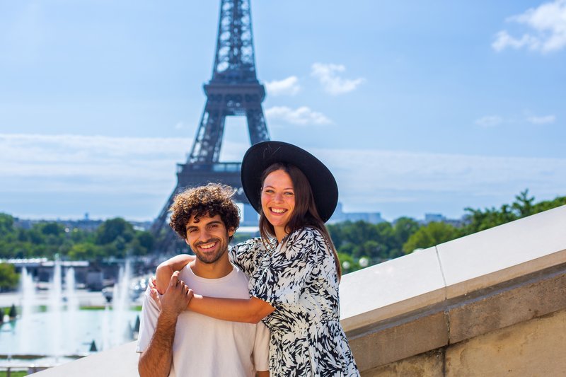 Paris: Your Own Private Photoshoot at the Eiffel Tower (Premium Express)