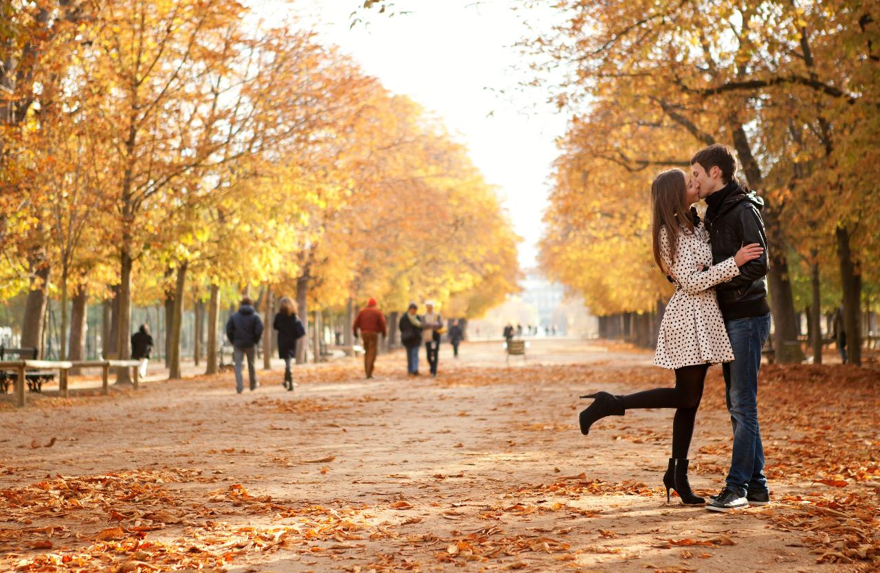 Paris: Private Autumn Park Photoshoot (Premium)