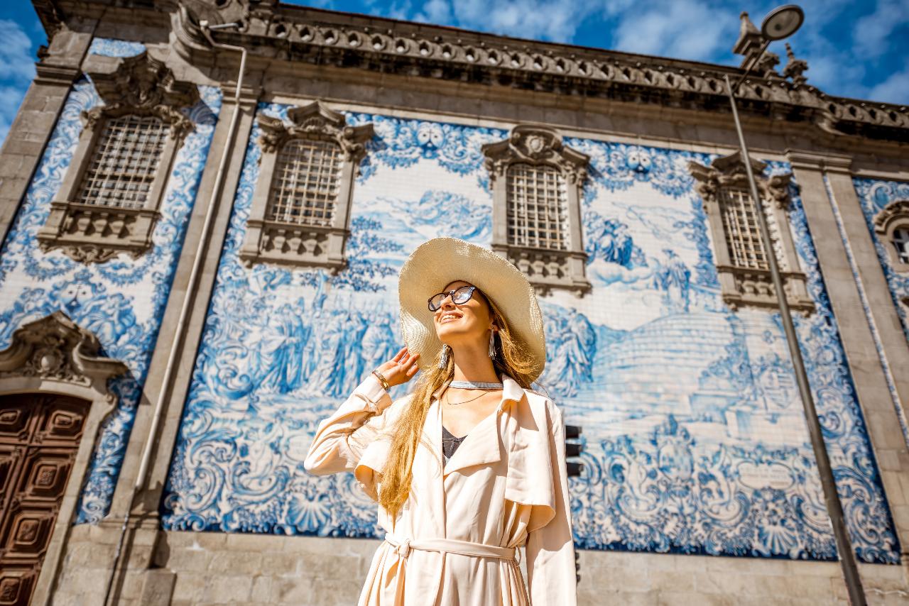 Porto:  Professional photoshoot at the Historic Centre (Standard)