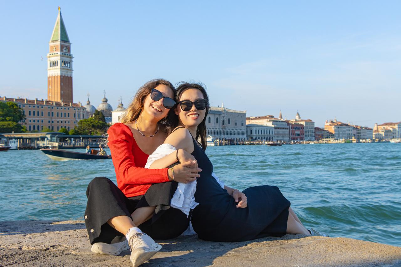 Venice:Professional photoshoot at Punta della Dogana (Premium)