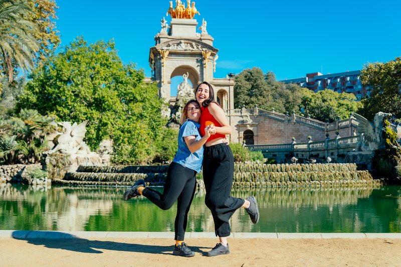 Barcelona: Professional photoshoot at Arc de Triomf (Premium)