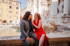 Rome: Professional photoshoot at the Trevi Fountain (VIP)