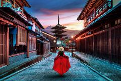 Kyoto: Experience the geisha district with a private phototour in Gion and Higashiyama (VIP)