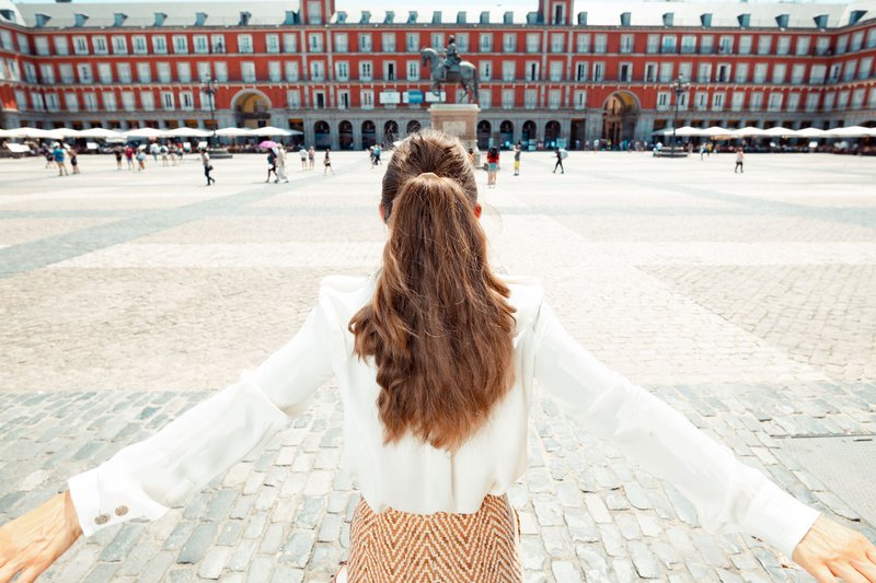 Madrid: Professional photoshoot at Plaza Mayor (Standard)