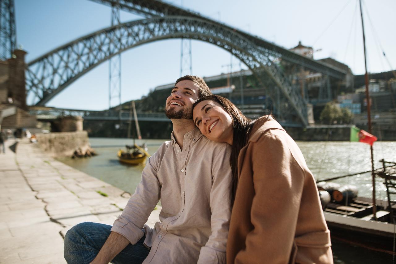 Porto:  Professional photoshoot at Dom Luís I Bridge (Premium)