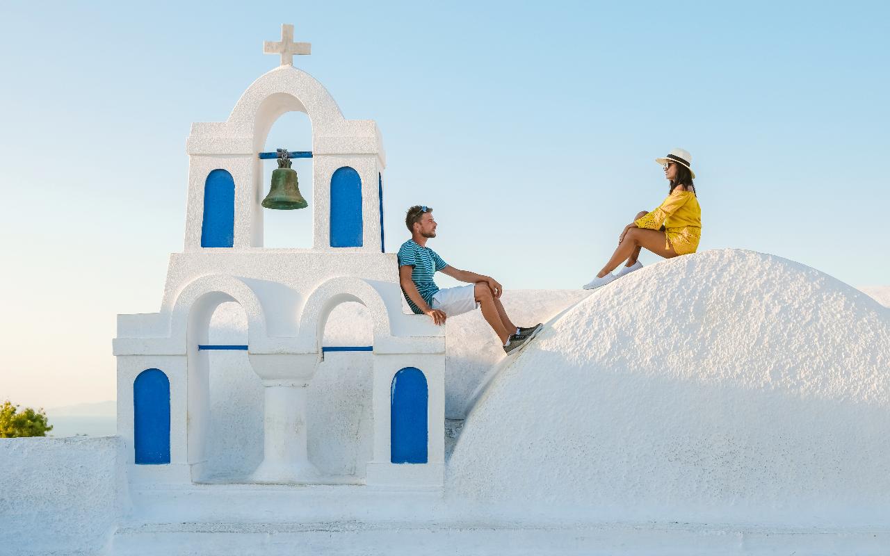Santorini: Photoshoot in Oia (Premium) - Only Morning