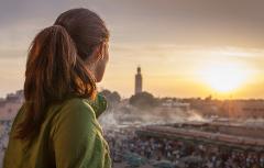 Marrakech: Professional Photoshoot at Jemaa el-Fnaa Square (VIP)