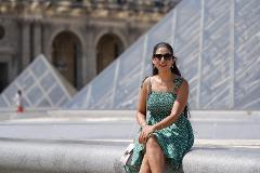 Paris: Professional photoshoot at the Louvre Museum (Premium Express)