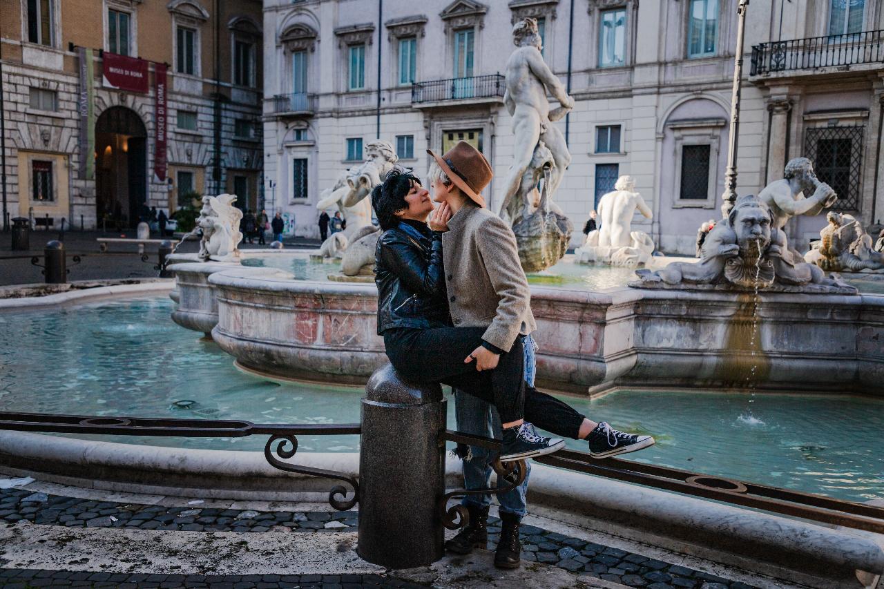 Rome: Professional photoshoot in Trastevere (Premium)