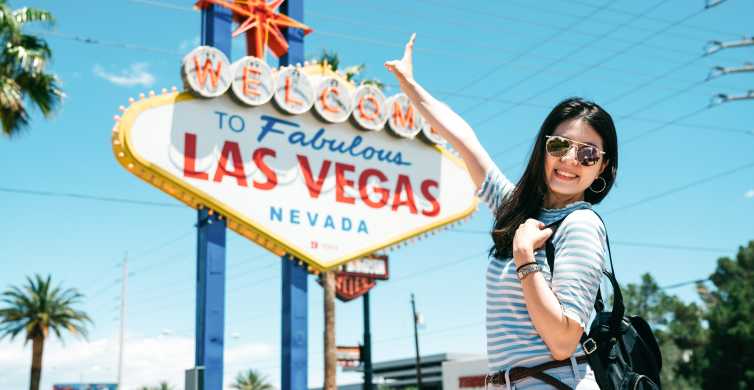 Las Vegas: Professional photoshoot at the Welcome to Las Vegas Sign! (Premium)