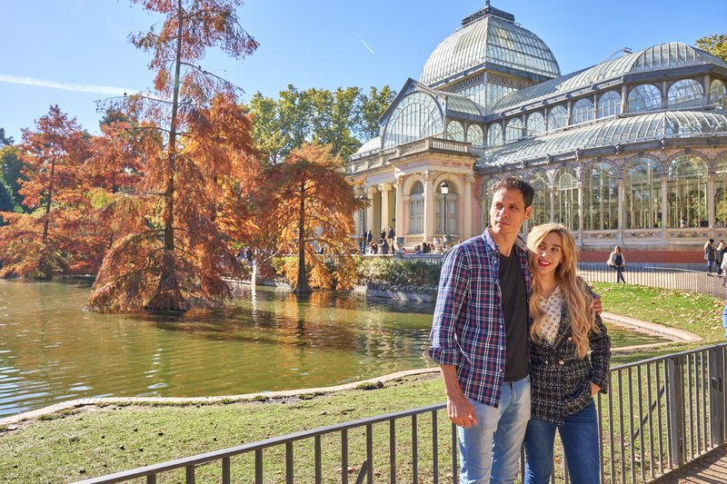 Madrid: Professional photoshoot at Retiro Park (Premium)