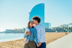 Barcelona: Professional Photoshoot by the Beach (Premium)