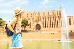 Palma: Professional photoshoot outside Palma Cathedral(Premium)