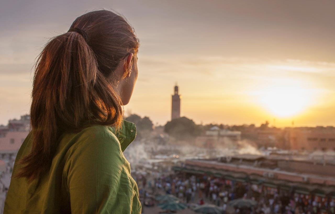 Marrakech: Professional Photoshoot at Jemaa el-Fnaa Square (Standard)