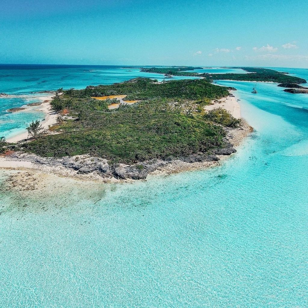 EXUMA FULL DAY SWIMMING PIGS PLANE & BOAT COMBO - GROUP TOUR
