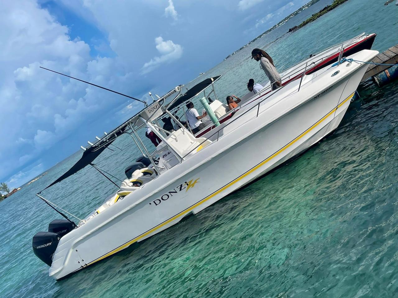 29 FOOT DONZI ZX BOAT HIRE - FROM NASSAU TO ROSE ISLAND  