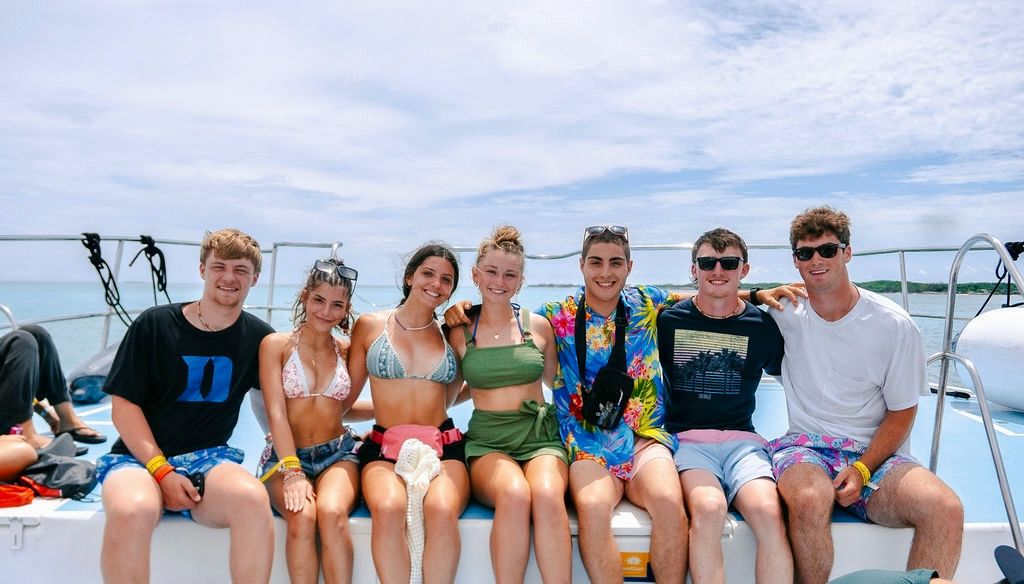 THE ORIGINAL SWIMMING PIGS OF ROSE ISLAND & BEACH DAY - GROUP TOUR 