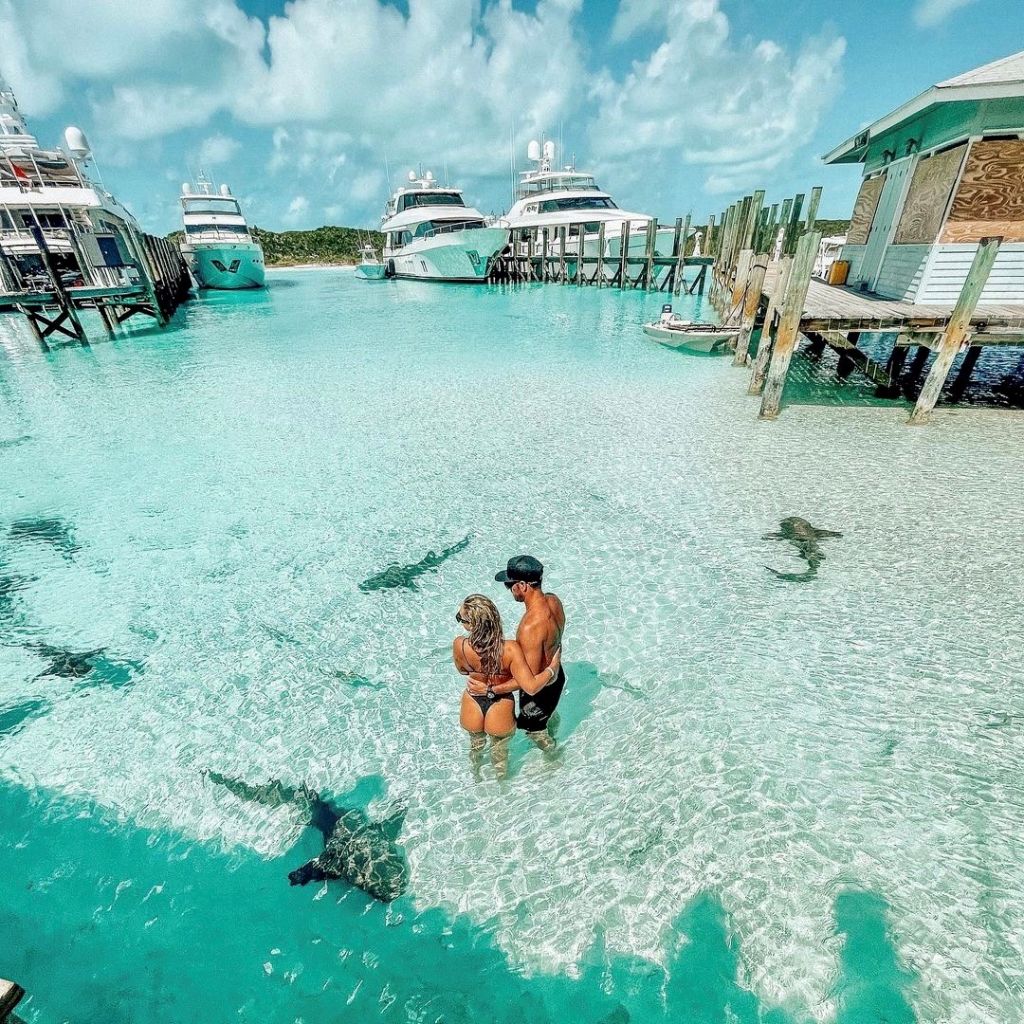 FULL DAY EXUMA SWIMMING PIGS - GROUP BOAT TOUR FROM NASSAU