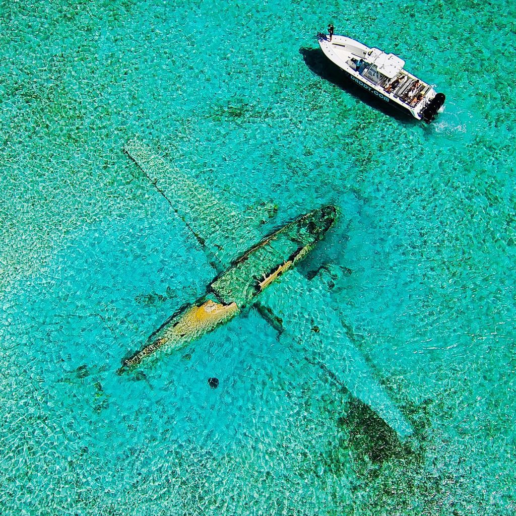 EXUMA FULL DAY SWIMMING PIGS PLANE & BOAT COMBO - GROUP TOUR