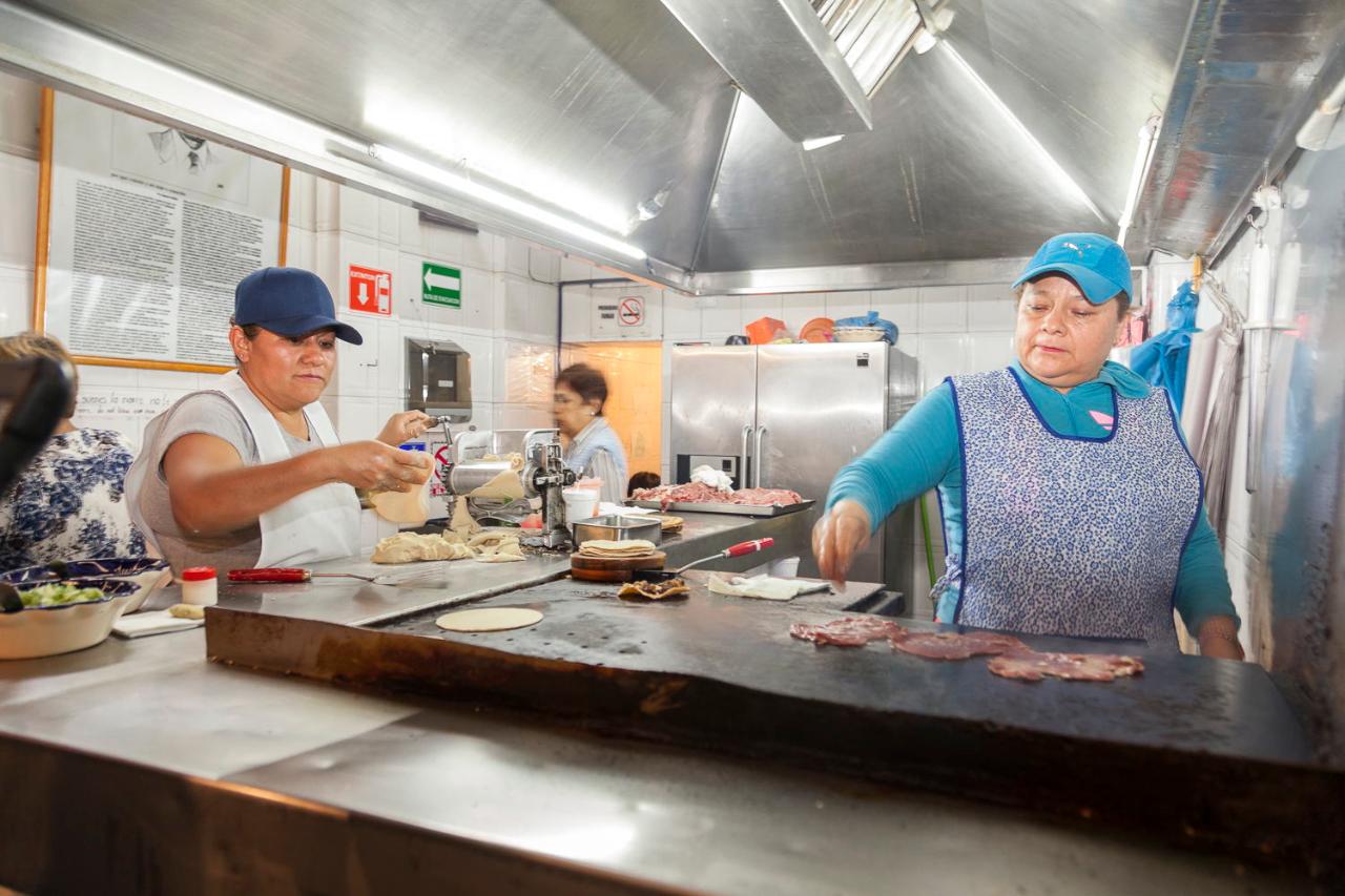 Tacos and Mezcal Tour in Mexico City