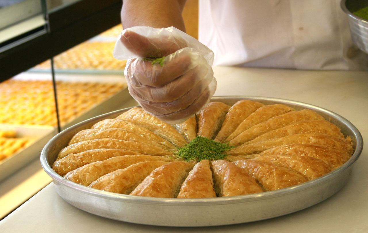 Essential Guide to Athenian Street Food