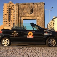 Nº 1 Porto City Tour in a convertible car
