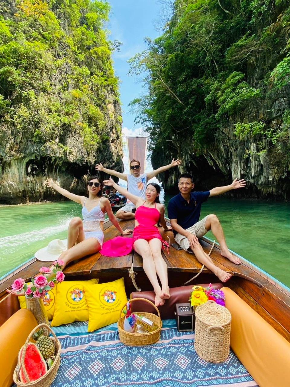 Luxury Boat Hong Island by Ruk Andaman Tour