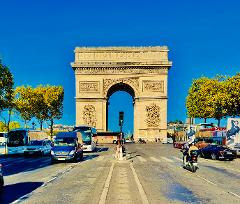 Paris Essentials: 10+ Sights, Montmartre, Arc de Triomphe & more