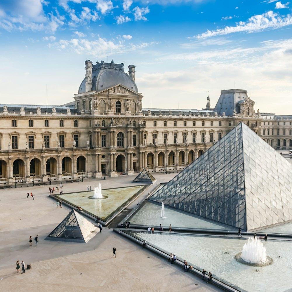 Paris: Secret Covered Passages & Louvre Museum Tour