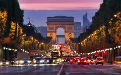 Paris Essentials: 10+ Sights, Montmartre, Arc de Triomphe & more (Private Tour)
