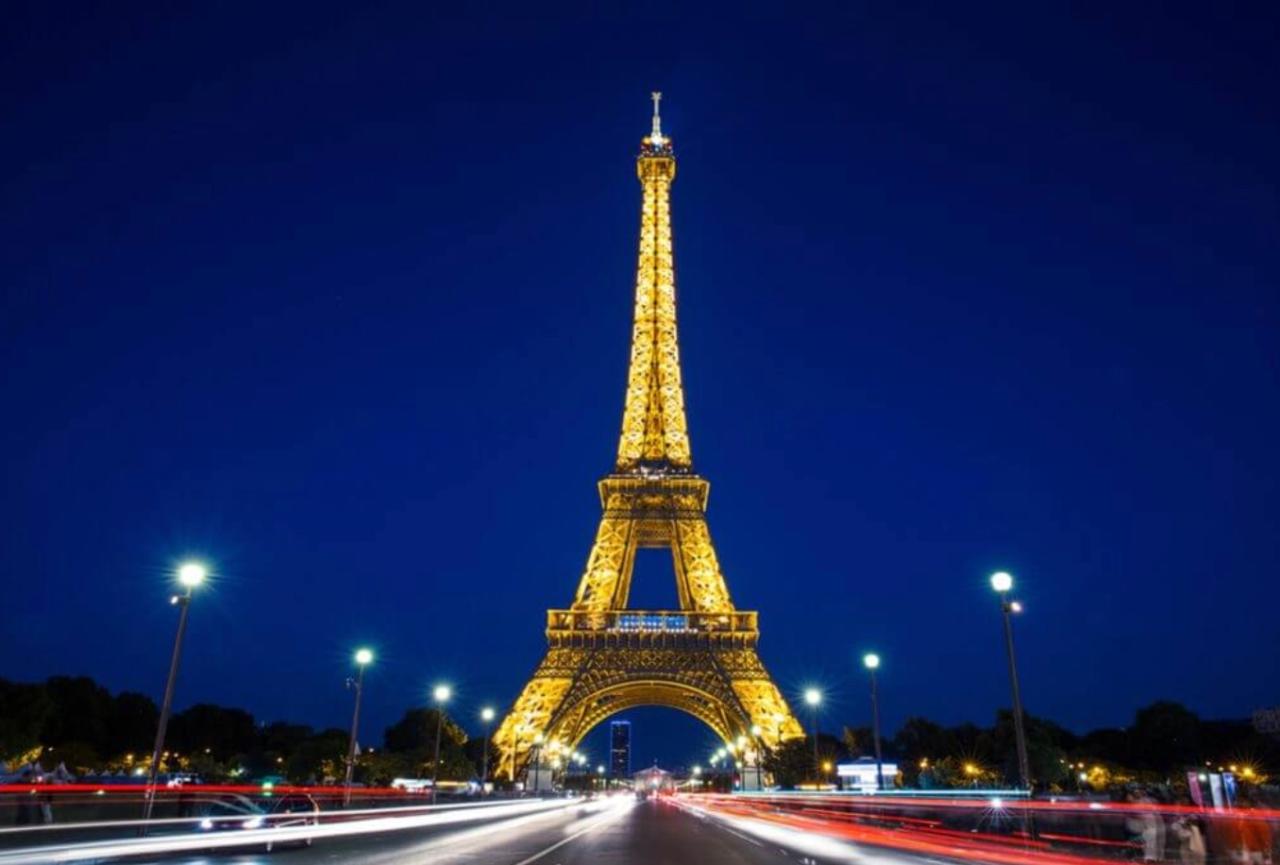 See 30+ Top Paris Sights with a Fun Guide (Walking & Metro) Tour