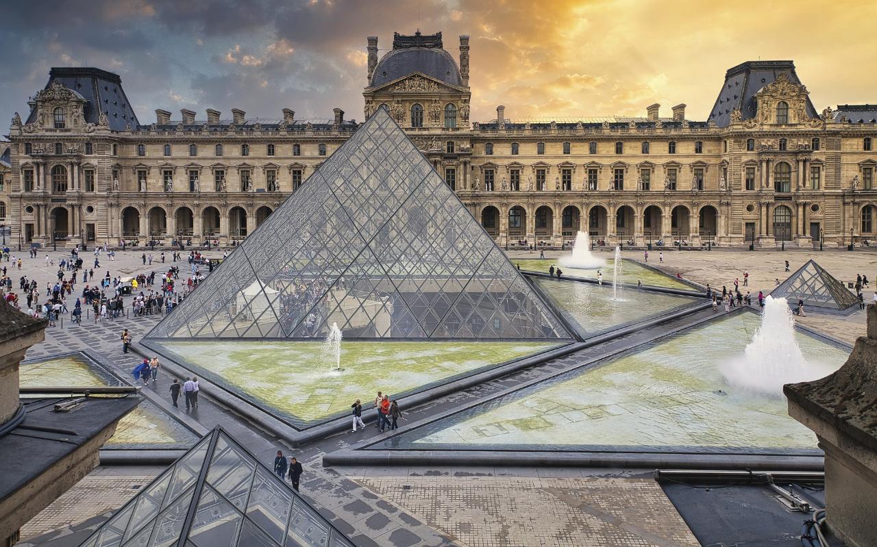 See 30+ Paris Sights : Walking and Metro Tour & Louvre Museum entrance tickets (Closed Tuesday)