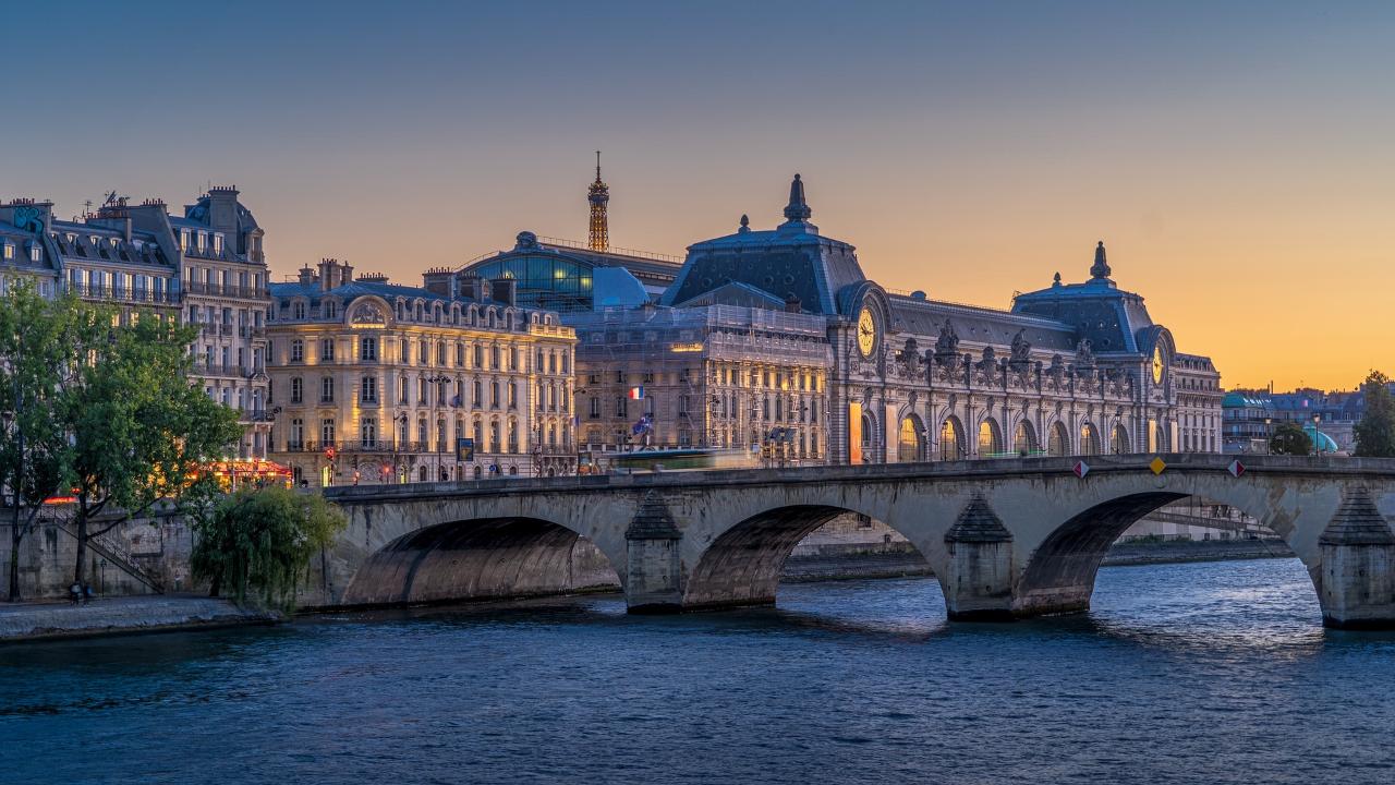 See 30+ Paris Sights : Walking and Metro Tour : Fun Local Guide!
