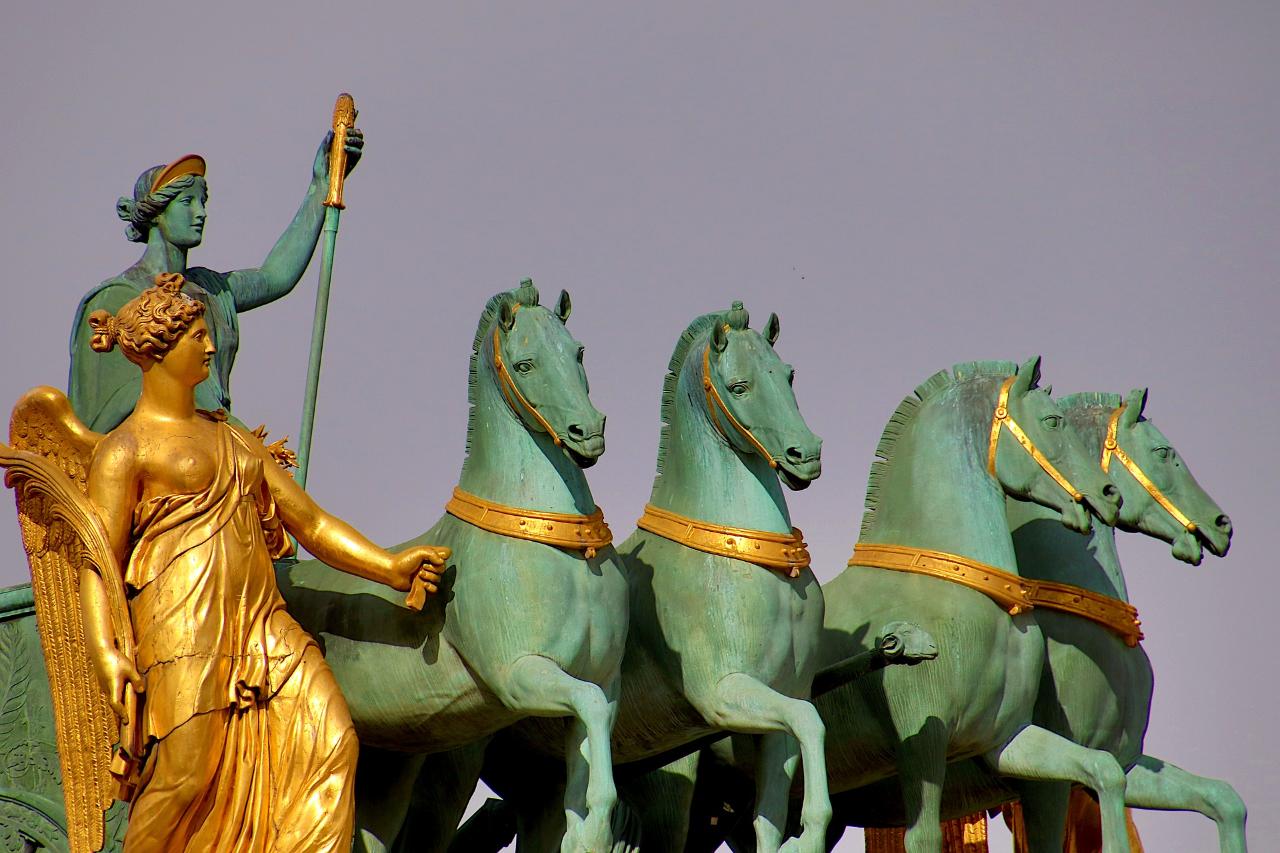 See 30+ Paris Sights : Walking and Metro Tour & Go up the Arc du Triomphe