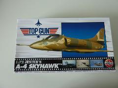 SHOP: GIFTS - Airfix Model - TOP GUN JESTER'S A-4 Skyhawk