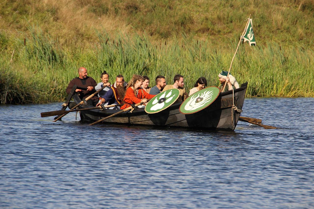 Discover the old Viking and Vendel site Valsgärde, try out to row a Viking boat and challenge yourself in Viking games!
