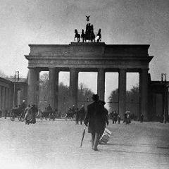 The Berlin Explorer Tour - Four Hour Private Guided Walking Tour