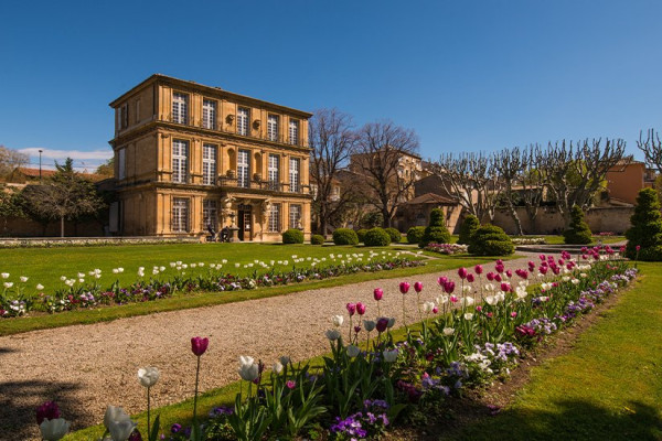 Discover Aix-en-Provence and Provence through an open-air show