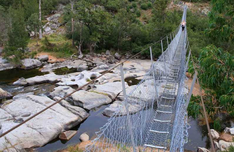 SIX FOOT TRACK BLUE MOUNTAINS HIKING