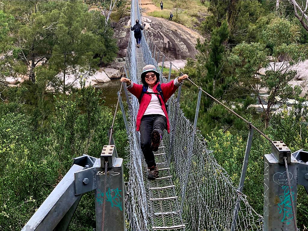 SIX FOOT TRACK BLUE MOUNTAINS HIKING