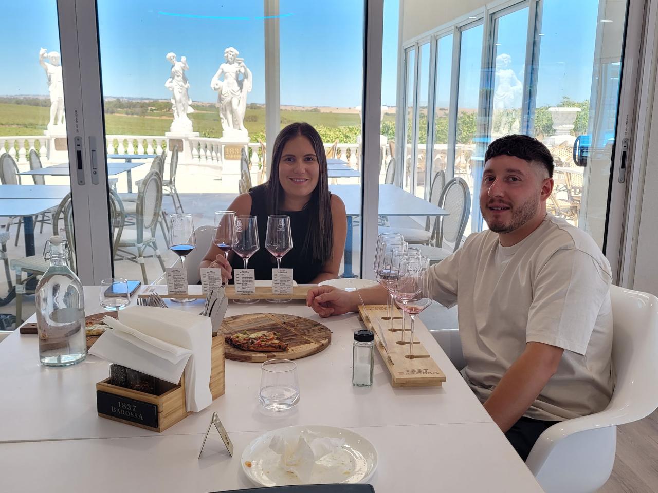 2 hour Wine Tour, Vineyard Walk, 6 Wine Tasting & Pizza