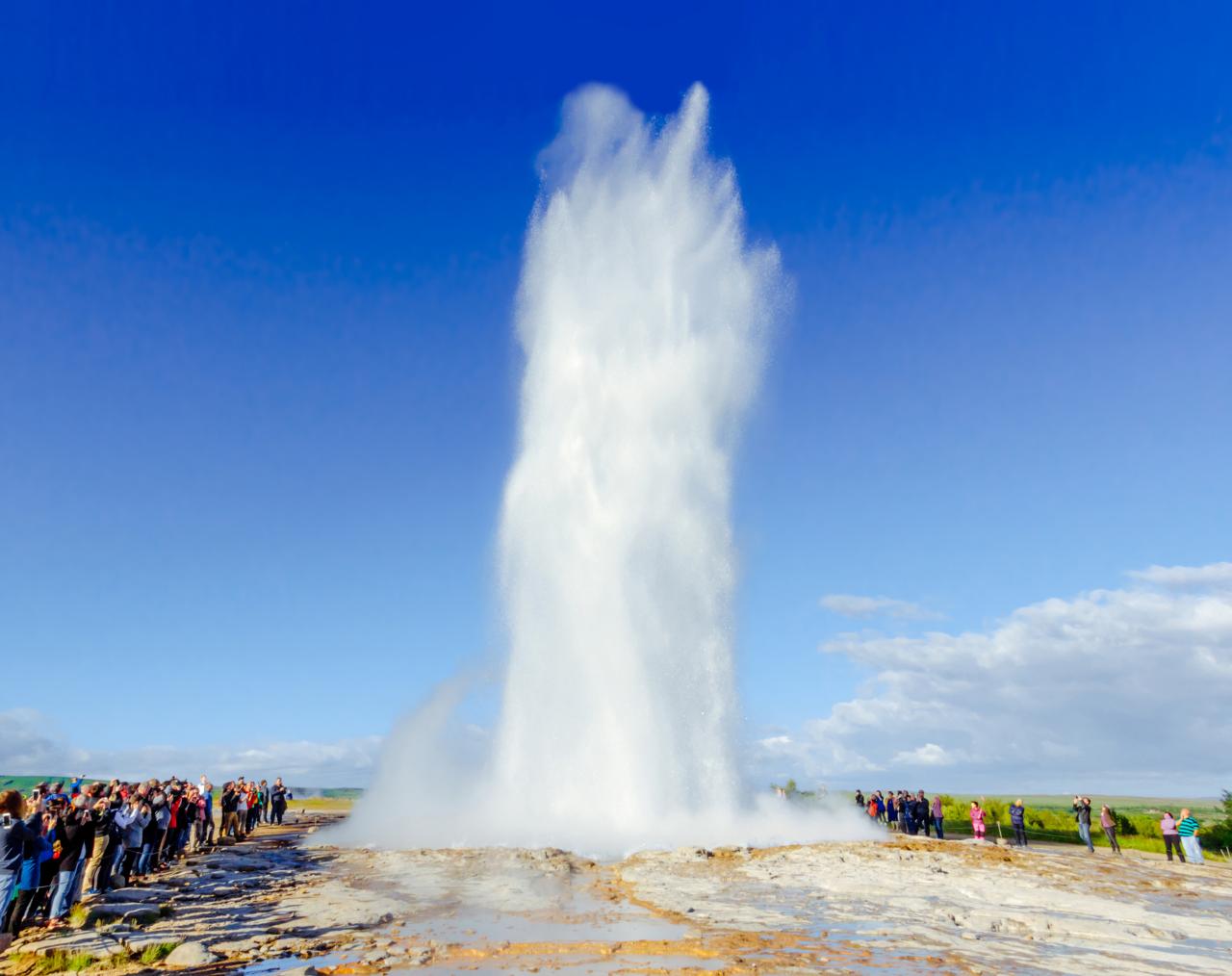 Golden Circle, Volcano Crater & Blue Lagoon Small Group Tour.