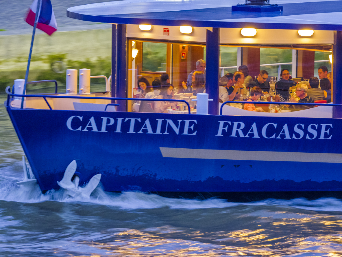 Paris Capitaine Fracasse Boat 3 Course Dinner Cruise