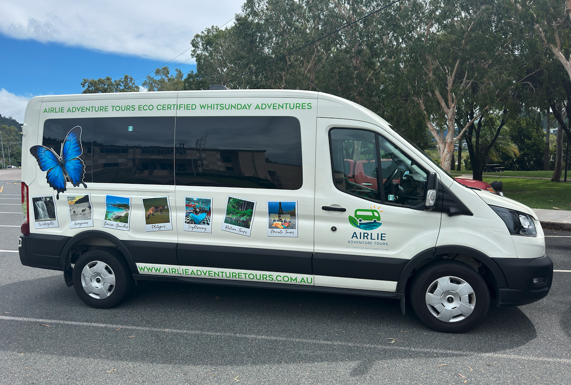 The Airlie Sightseeing Bus / The Mainland Explorer 